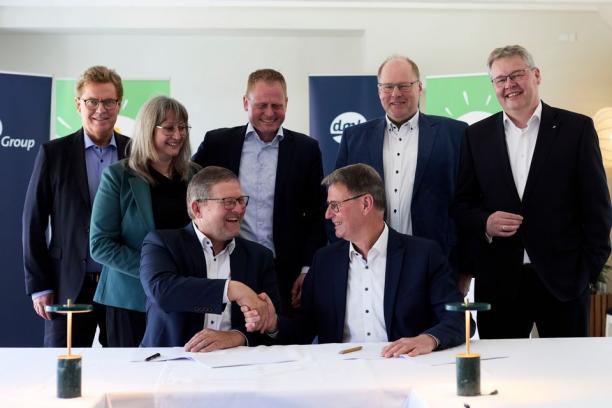 Koncernchefer och styrelseföreträdare från Arla, DMK och DOC Kaas i samband med att planerna på en fusion mellan kooperativen tillkännagavs i april 2025 – ett första steg mot ett starkare europeiskt mejerikooperativ.