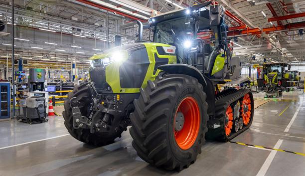 Nya AXION 9 CMATIC och ARION 6.190 CMATIC g&aring;r i produktion i CLAAS traktorfabrik i Les Mans.